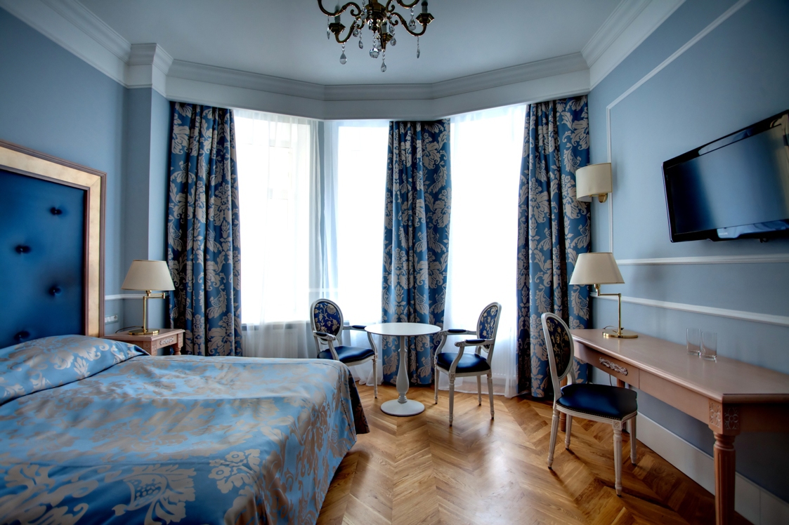 <span style="font-style: italic;"><span style="font-weight: normal;">МАКСИМУМ</span></span>